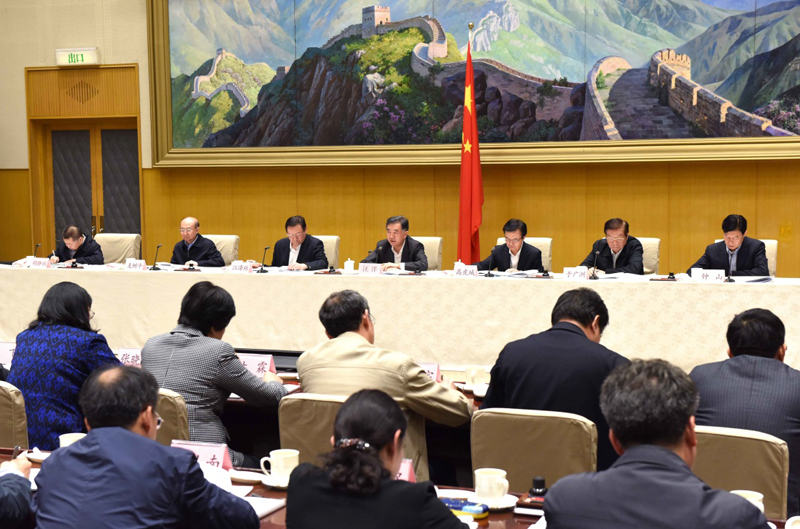 4月21日,全國外貿(mào)工作電視電話會(huì)議在北京召開,國務(wù)院副總理汪洋出席會(huì)議并講話。新華社記者 饒愛民 攝 4月21日,全國外貿(mào)工作電視電話會(huì)議在北京召開,國務(wù)院副總理汪洋出席會(huì)議并講話。新華社記者 饒愛民 攝