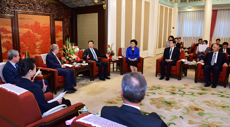 6月12日,中共中央政治局常委、國務(wù)院副總理張高麗在北京中南海紫光閣會(huì)見國際奧委會(huì)主席托馬斯·巴赫。 6月12日,中共中央政治局常委、國務(wù)院副總理張高麗在北京中南海紫光閣會(huì)見國際奧委會(huì)主席托馬斯·巴赫。